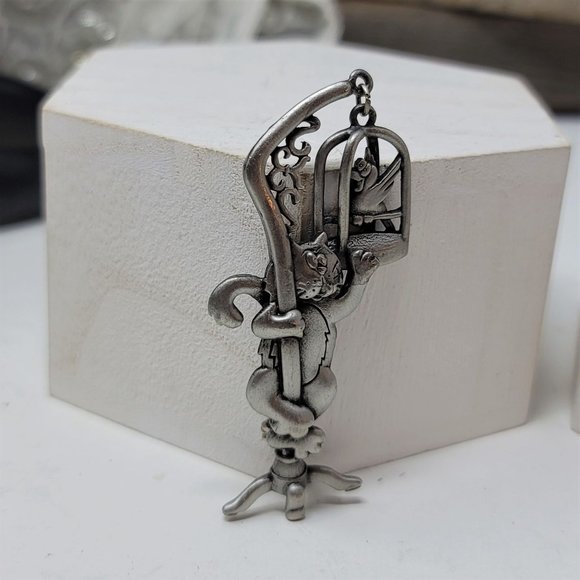JJ Jewelry - Cat w/ Bird in Cage Brooch Pin JJ Silvertone
